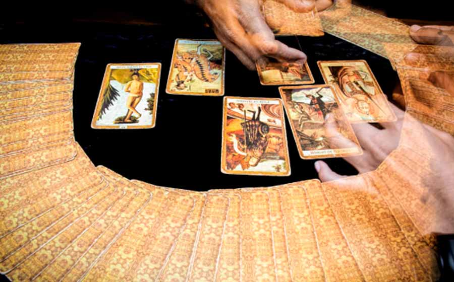 Jogo de Ler Cartas de Tarot Online Grátis 3 Cartas Português