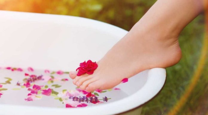 Confira 3 dicas de banhos para atrair dinheiro e prosperidade