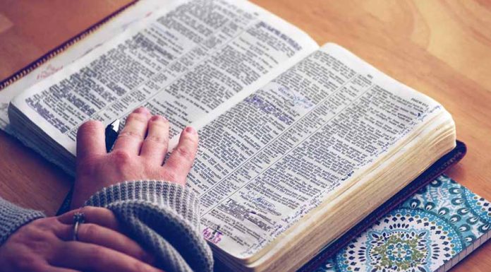 Salmo 121 da Bíblia Sagrada