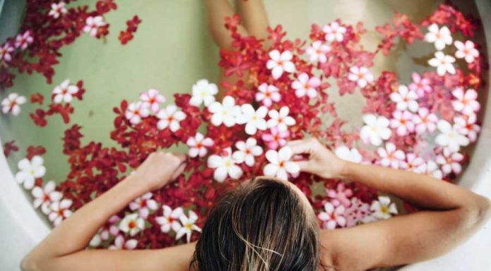 Conheça 3 Poderosos Banhos para Ficar Mais Atraente