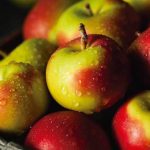 Quatro fortes simpatias com maçã para o amor em 2023 simpatia da maçã