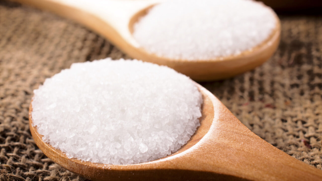 O sal grosso ajuda a emagrecer e afasta pessoas invejosas da sua