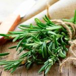 Banhos de Alecrim Para Relaxar e Trazer Boas Energias