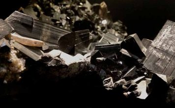 Pedra Turmalina – A Protetora que Equilibra as Energias pedra turmalina