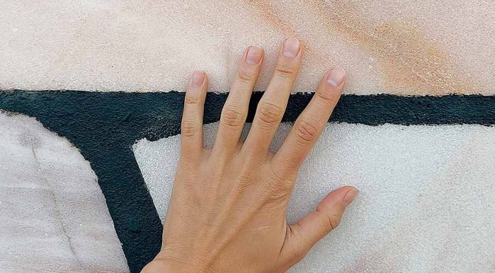 Os dedos, os cristais e os Astros – Pela consultora Simone dedos e astros