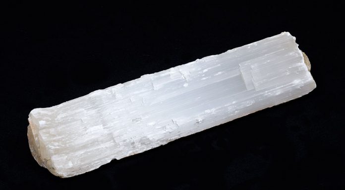 Pedra selenita – Limpeza, energização e sabedoria selenita pedra