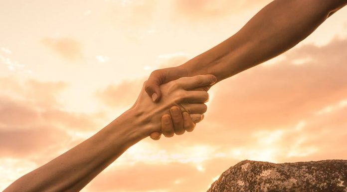 Veja 5 sinais de que você tem a missão nessa vida de ajudar o próximo ajudar quem precisa