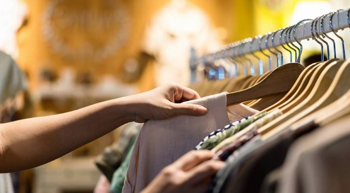 Sonhar que está fazendo compras: descubra o significado!