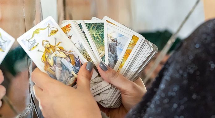 5 razões para o tarot auxiliar o autoconhecimento – Michele tarot ajuda no autoconhecimento