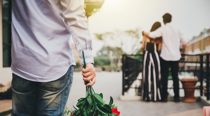 “Me envolvi com uma pessoa casada? E agora?” – Pela Consultora Márcia relacionamento com uma pessoa casada