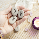 Jogo das 3 Runas – 3 Mensagens Rúnicas – Saiba como melhorar seu Wyrd! – Pelo Consultor Evandro