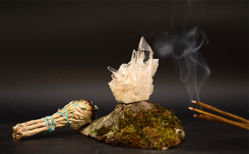 Conheça o incenso de cada signo – saiba qual utilizar para melhorar sua vida! Cada personalidade combina com um aroma, um perfume. Descubra o incenso de cada signo aqui!