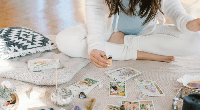 Quais perguntas fazer para o Tarot? 20 sugestões de questões sobre vida amorosa, trabalho, dinheiro e família perguntas para o tarot