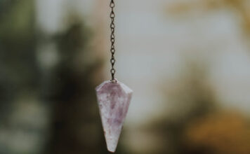 O que é mesa radiônica e para que serve? mesa radionica pendulo