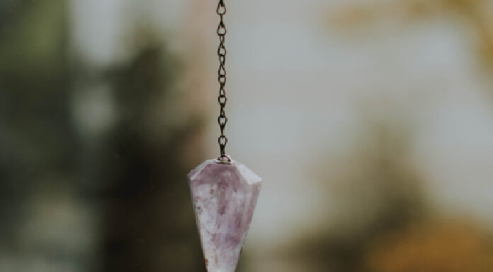 O que é mesa radiônica e para que serve? mesa radionica pendulo