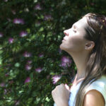 O que é vidência? Entenda como funciona, quais os sinais e as diferenças vidência sentimento