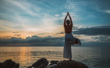 5 benefícios do Yoga – a prática capaz de trazer bem-estar e harmonia para o dia a dia Benefícios do Yoga