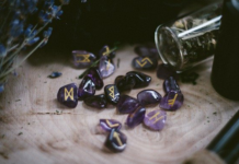 Saiba tudo sobre as Runas – conheça seus significados e origem! Runas mitologia nórdica