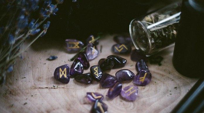 Saiba tudo sobre as Runas – conheça seus significados e origem! Runas mitologia nórdica