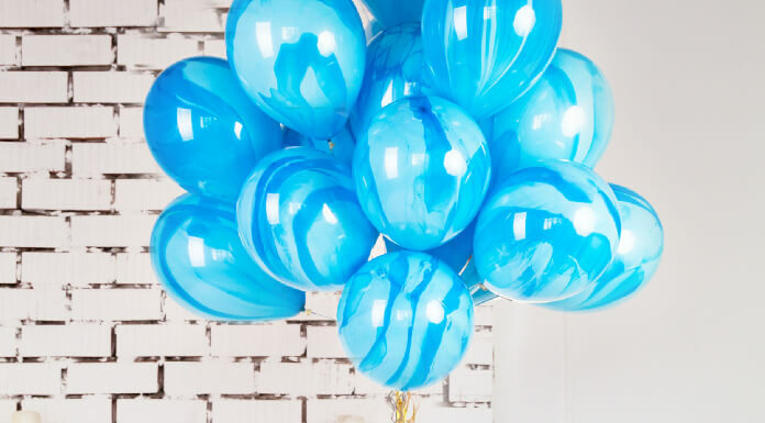 O que significa usar azul no Ano Novo? azul no ano novo balões azuis