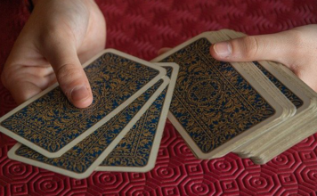 Previsão Tarot 2022 – Entenda as energias das cartas: a justiça, o julgamento e o carro! Previsão Tarot 2022