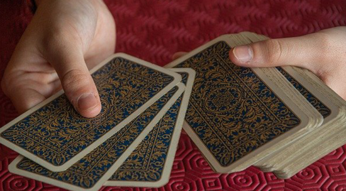 Previsão Tarot 2022 – Entenda as energias das cartas: a justiça, o julgamento e o carro! Previsão Tarot 2022