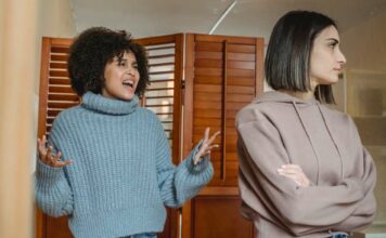 Você sabe como lidar com as críticas? Dicas para evoluir! Como lidar com as críticas