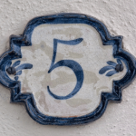 O que significa na numerologia casas de número 5? numerologia casas numero 5