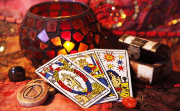 O que significa a carta “O mundo” invertido no Tarot? o mundo invertido tarot