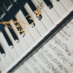 Mantra para dormir bem: relaxe e acalme a mente mantras para dormir teclado com partituras