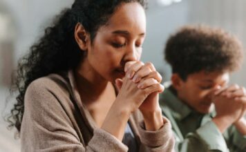 Conheça a linda Oração da Mulher ❤️ Oração da Mulher
