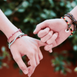 Simpatia para amizade: tenha bons amigos e fortaleça amizades antigas 🤗 simpatia para amizade