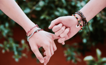 Simpatia para amizade: tenha bons amigos e fortaleça amizades antigas 🤗 simpatia para amizade