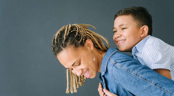 Conheça a oração para unir mãe e filho | Viva a felicidade