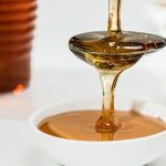 Simpatia nome no mel – Atraia muito amor, dinheiro e prosperidade🍯 simpatia nome no mel