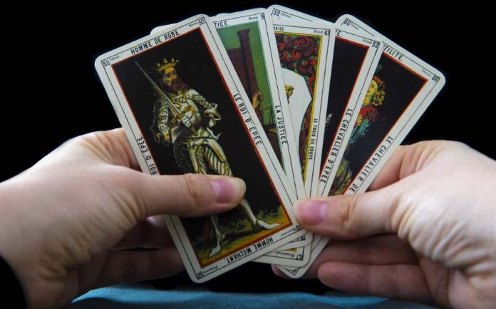 como aprender a jogar tarot