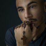 Oração quântica: Ultrapassando as barreiras da humanidade Oração quântica