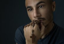 Oração quântica: Ultrapassando as barreiras da humanidade Oração quântica