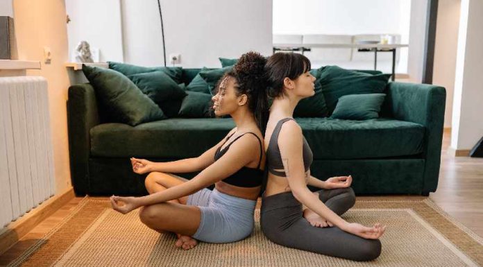 Entenda a sororidade e saiba como ela pode melhorar o nosso mundo Yoga para iniciantes