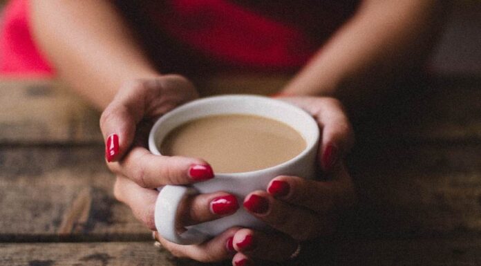 Aprenda a fazer chá de amendoim e conheça seus benefícios Chá de amendoim