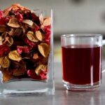 Conheça os diferentes usos para o chá de hibisco Chá de hibisco