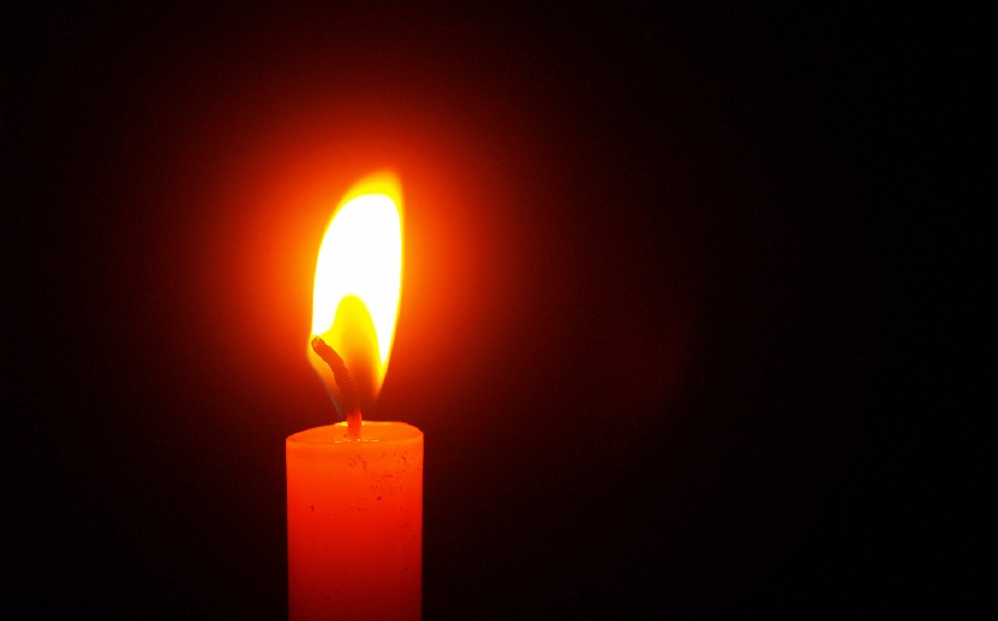 Simpatia da vela amarela