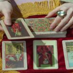 Descubra o Autoconhecimento através do Tarot, pela especialista Klarah