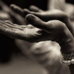 Qual o significado de louvor para as religiões? Significado de louvor