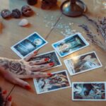 Como o Tarot no Amor pode te ajudar a encontrar a felicidade Tarot