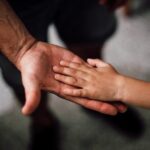 O que o Pai representa na Constelação Familiar: Um olhar de amor e proteção