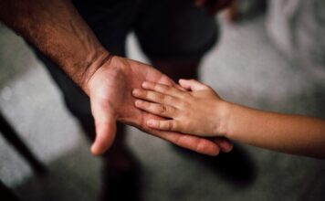 O que o Pai representa na Constelação Familiar: Um olhar de amor e proteção