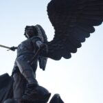 O anjo regente de 2024: Arcanjo Miguel e as energias do ano Anjo regente 2024