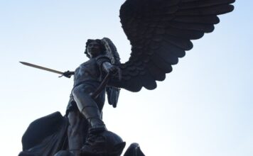 O anjo regente de 2024: Arcanjo Miguel e as energias do ano Anjo regente 2024