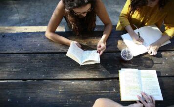 Signos compatíveis: Encontre o Amor Através da Astrologia, por Deborah de Obá